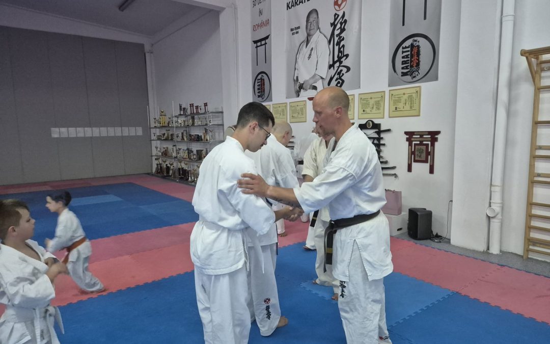 Bušido centrs pārstāvji apgūst Para Karatē iemaņas