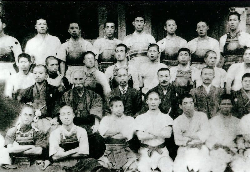 Anko Itosu ar audzēkņiem