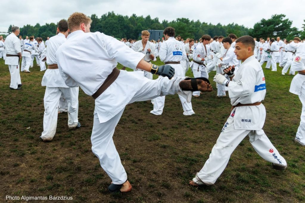 LKKF sportisti sekmīgi nokārto dan eksāmenus Lietuvā 8